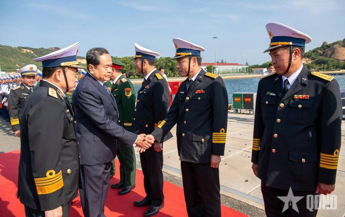 Chủ tịch Quốc hội Trần Thanh Mẫn đến thăm, làm việc với Quân chủng Hải quân và khảo sát thực tế Lữ đoàn Tàu ngầm 189. Ảnh: LÂM HIỂN