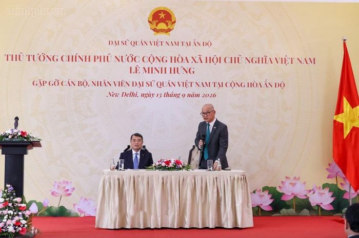  Thủ tướng Lê Minh Hưng gặp gỡ cán bộ, nhân viên các cơ quan đại diện Việt Nam tại Ấn Độ, ngày 13-9. Ảnh: chinhphu.vn