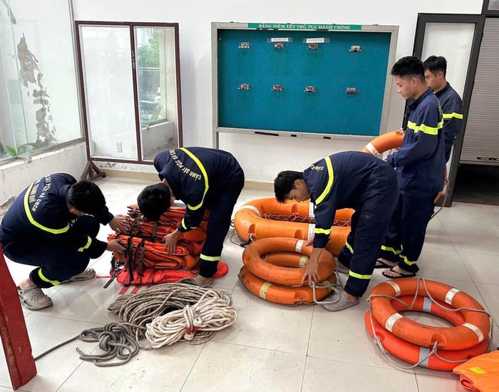 Lực lượng Cảnh sát PCCC&CNCH kiểm tra trang thiết bị, sẵn sàng các phương án đảm bảo an toàn cho nhân dân