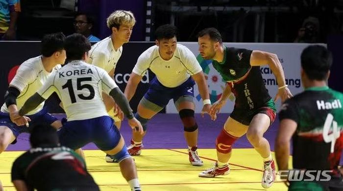 Trận chung kết môn 'Kabaddi' diễn ra tại Jakarta, Indonesia vào chiều ngày 24/8 (giờ địa phương). Đội tuyển quốc gia Hàn Quốc đang thi đấu với Iran.