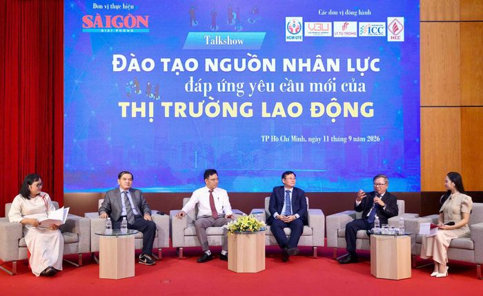  Các đại biểu tham gia talkshow “Đào tạo nguồn nhân lực đáp ứng yêu cầu mới của thị trường lao động” (ẢNH: HOÀNG TRIỀU) 