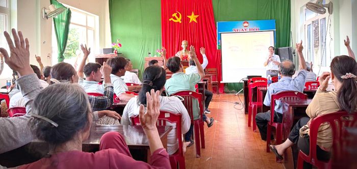 Người dân tham gia những khóa đào tạo ngắn hạn về bảo vệ môi trường, sinh thái biển