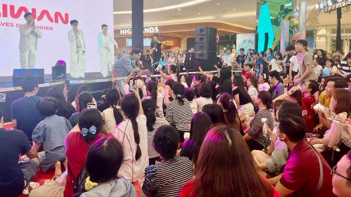 Nhiều bạn trẻ tham dự một sự kiện diễn ra tại siêu thị Parc Mall (phường Chánh Hưng, TPHCM). Ảnh: TRƯỜNG XUÂN