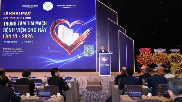BSCK2 Phạm Thanh Việt, Giám đốc Bệnh viện Chợ Rẫy phát biểu tại hội nghị khoa học.