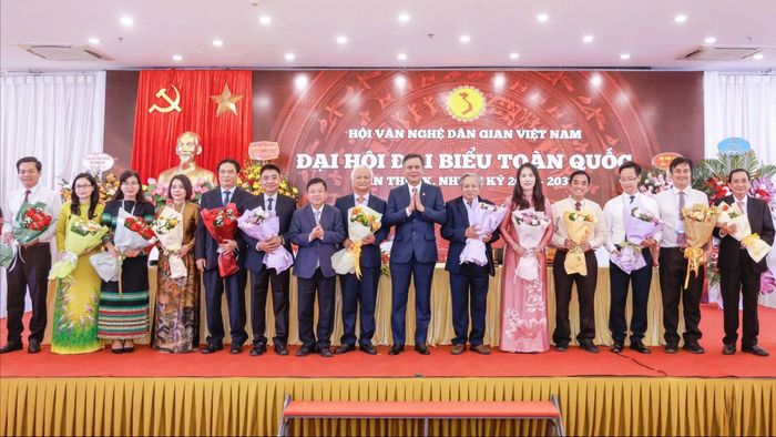 Ra mắt Ban Chấp hành Hội VNDGVN khóa IX, nhiệm kỳ 2026 - 2031. Ảnh: QUANG VINH