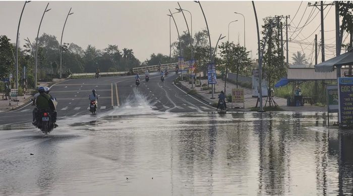  Tuyến QL54- Khu công nghiệp (phường Cái Vồn, tỉnh Vĩnh Long). Ảnh: TÍN HUY 