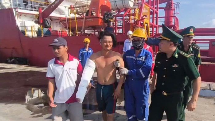 Ngư dân G.T.T. được Bộ đội Biên phòng TPHCM tiếp nhận, ngày 13-9