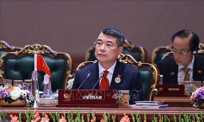 Thủ tướng Lê Minh Hưng dự phiên họp Hội nghị thượng đỉnh BRICS lần thứ 18 về “Tự cường, đổi mới sáng tạo, hợp tác và phát triển bền vững: Định hình tương lai tăng trưởng bao trùm toàn cầu”. Ảnh: TTXVN