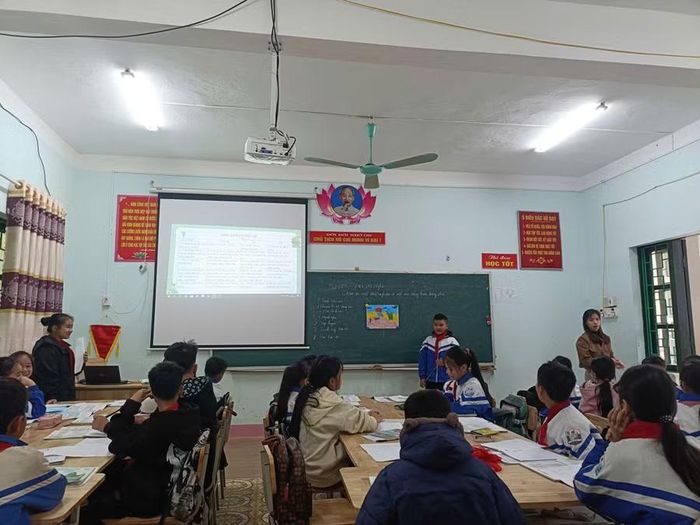 Học sinh Trường PTDTBT Tiểu học & THCS Xuân Dương, Thái Nguyên. Ảnh: NTCC