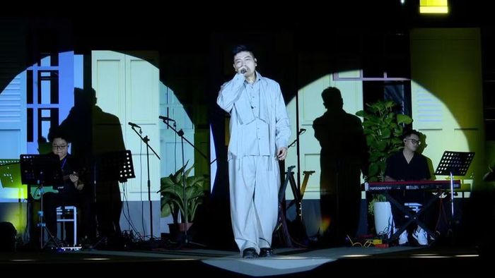 Những ca khúc trẻ trung thu hút khán giả.