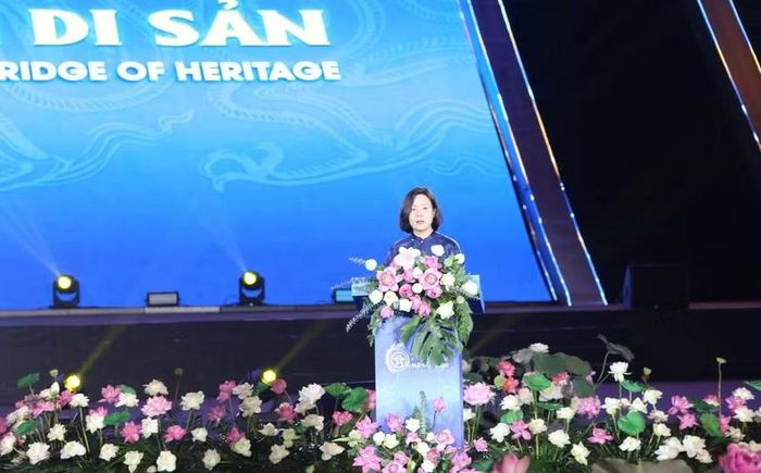 Phó Giám đốc Sở Văn hóa, Thể thao và Du lịch Hà Nội - Lê Thị Ánh Mai phát biểu chào mừng tại Chương trình Giao lưu nghệ thuật quốc tế.