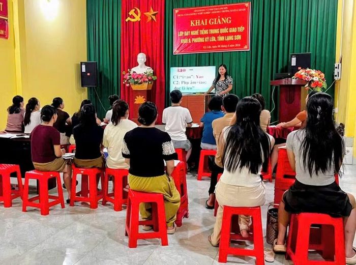 Một tiết học tiếng Trung Quốc do Trung tâm GDNN-GDTX, Tin học và Ngoại ngữ tỉnh Lạng Sơn