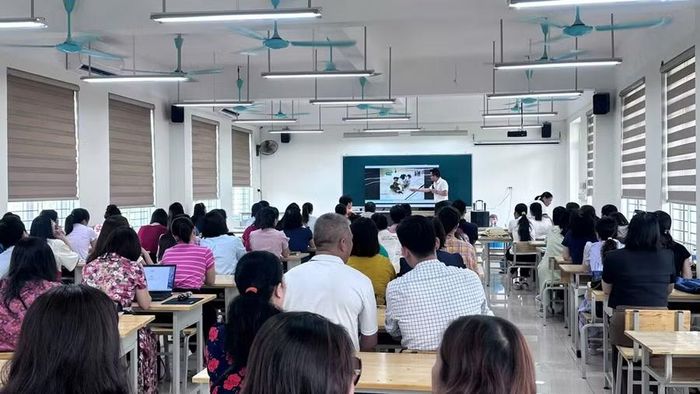 Buổi tâp huấn tại trường THPT Mê Linh.