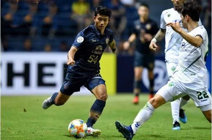 Suphanat vừa khoác áo RB Omiya Ardija trong trận hòa Blaublitz Akita tại J.League 2 trước khi dính chấn thương.