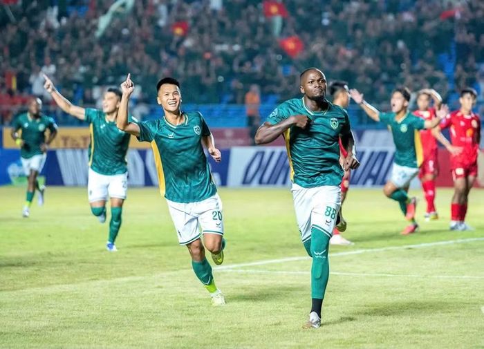 FC Thái Nguyên ăn mừng chiến thắng đầu tay.