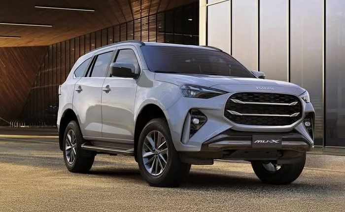 Top 10 xe ô tô bán chậm nhất tháng 8/2026 tại Việt Nam: Isuzu mu-X bất ngờ đội sổ.