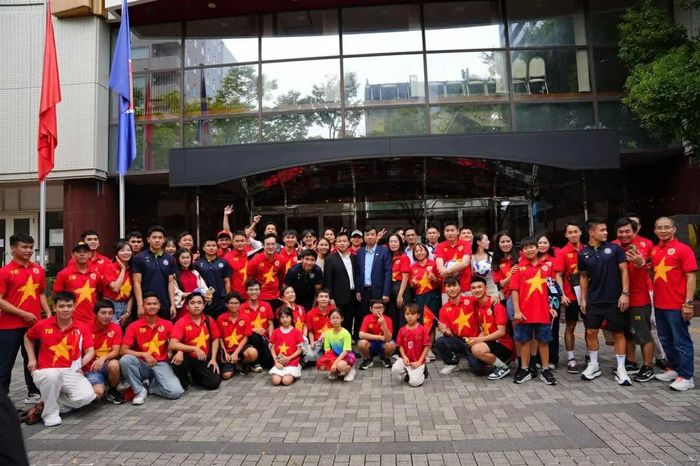 Người hâm mộ Việt Nam tại Kansai sẵn sàng đồng hành, tiếp sức CLB Công an Hà Nội trong trận đấu quan trọng với Gamba Osaka. (Nguồn: Tổng Lãnh sự quán Việt Nam tại Osaka)