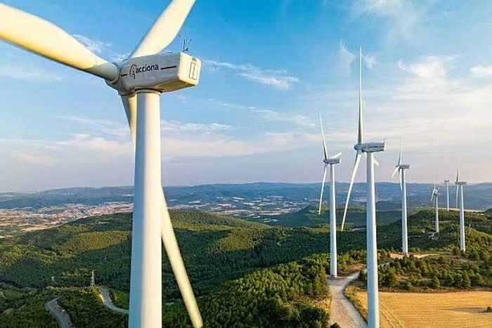 Cối xay gió tại một trang trại điện gió ở vùng Catalonia, Tây Ban Nha. (Nguồn: Getty Images)