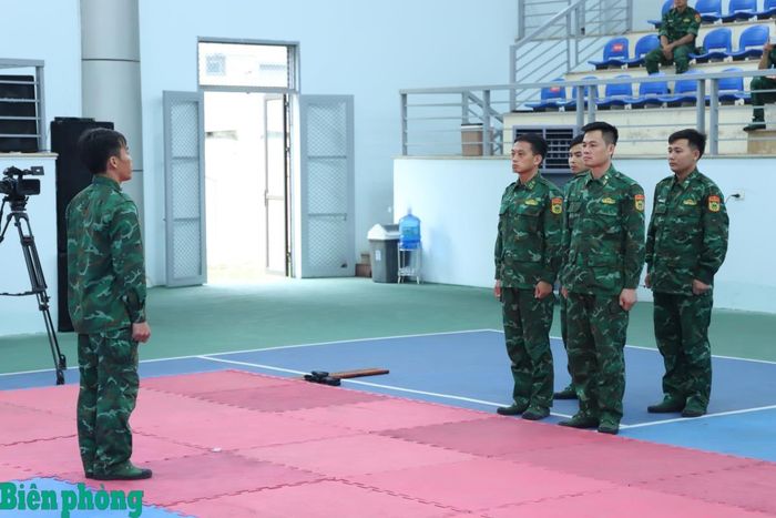 Các vận động viên tham gia phần thi thực hành huấn luyện võ thuật. Ảnh: Ngọc Lâm