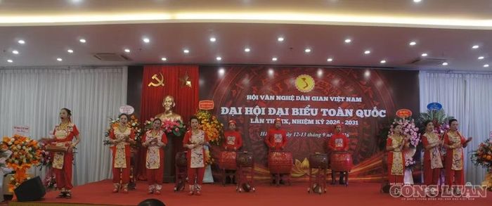 Tiết mục văn nghệ chào mừng Đại hội
