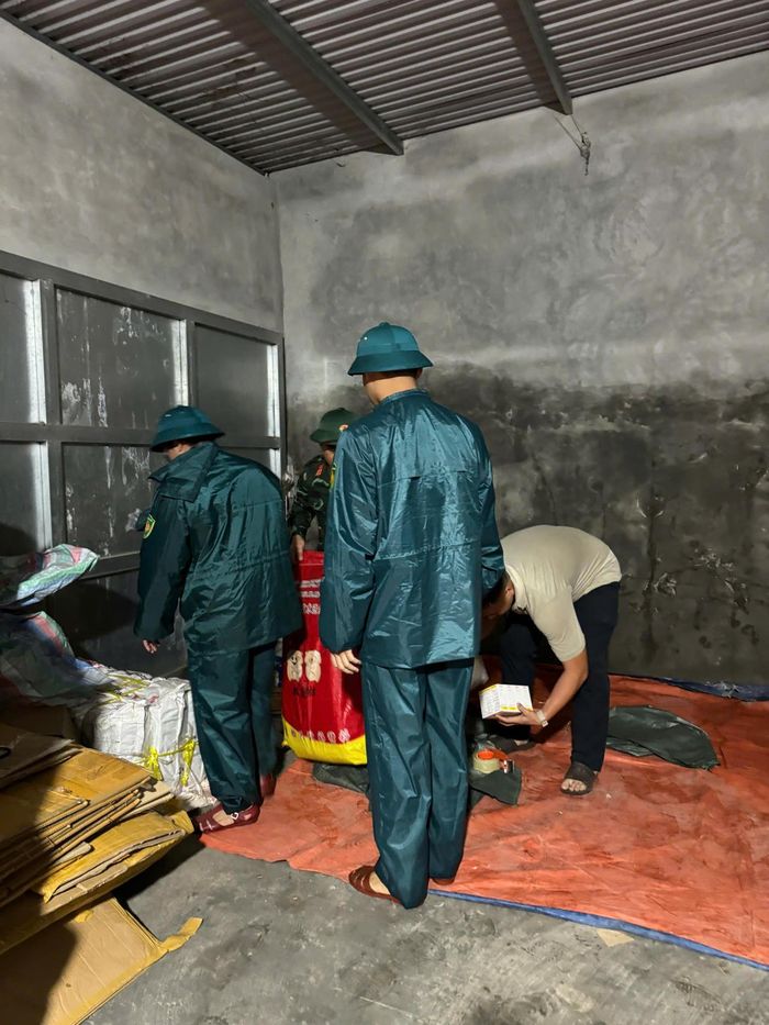 Nước lũ dâng cao trong đêm, gây ngập tại một số khu dân cư ở Lao Bảo. (Ảnh: Ban Chỉ huy Phòng thủ dân sự tỉnh Quảng Trị)