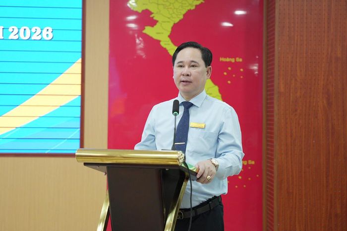 PGS.TS. Lê Mạnh Hùng - Hiệu trưởng Trường Đại học Công đoàn phát biểu trong buổi lễ khai giảng.