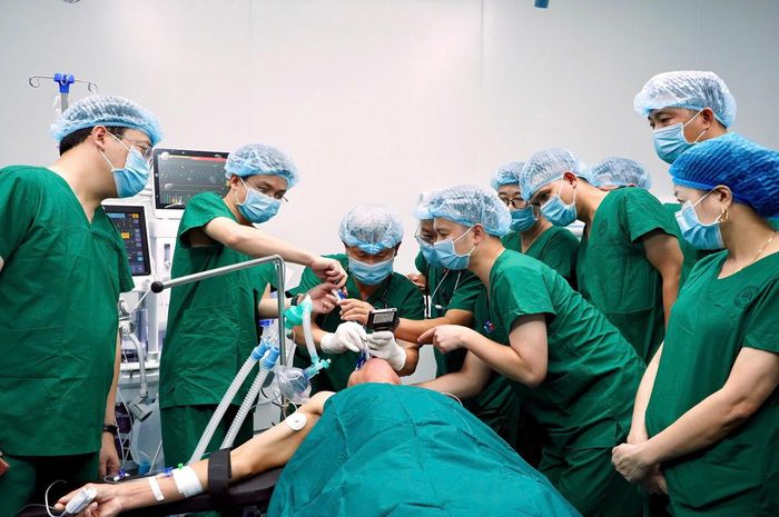 Bệnh viện Phổi Trung ương đã chuyển giao kỹ thuật Ngoại lồng ngực cho Bệnh viện Phổi Nghệ An (Ảnh: Thanh Vân)