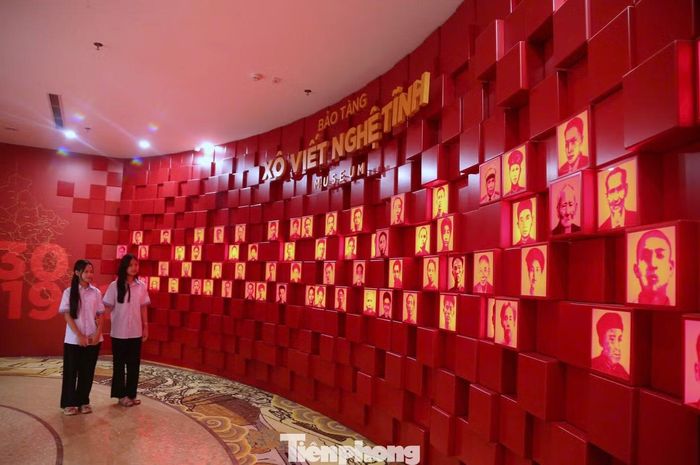 Những ngày tháng 9, Bảo tàng Nghệ An - Xô viết Nghệ Tĩnh (phường Thành Vinh, Nghệ An) đón nhiều nhóm học sinh, sinh viên đến tham quan nhân kỷ niệm 96 năm ngày Xô viết Nghệ Tĩnh (12/9/1930 - 12/9/2026).