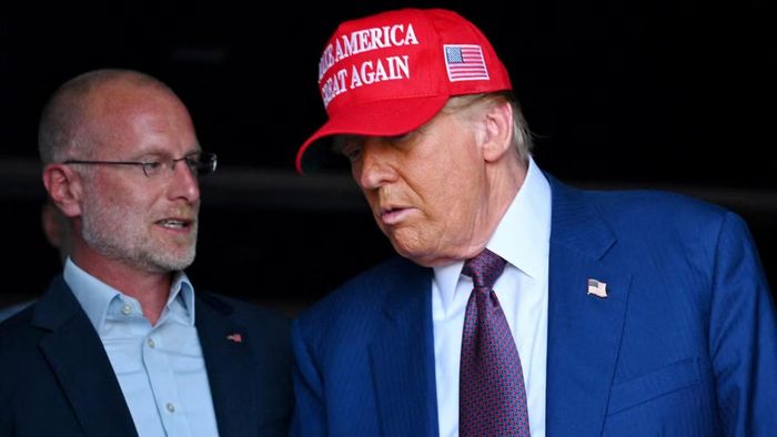 Chủ tịch FCC Brendan Carr làm việc dưới quyền ông Trump. Ảnh: BBC.