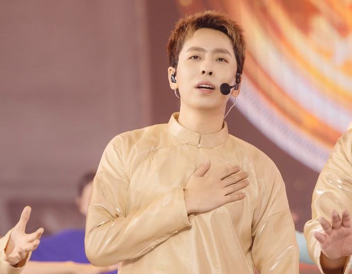 Đông Hùng, K.O, Duy Khánh, Toki Thành Thỏ, OSAD, Cheng, Thuận Nguyễn và Hà An Huy mang đến Tiếng ru cội nguồn.