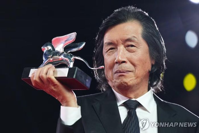 Phim 18+ về tình yêu giúp đạo diễn Lee Chang Dong thắng Giải thưởng lớn. Ảnh: Yonhap.
