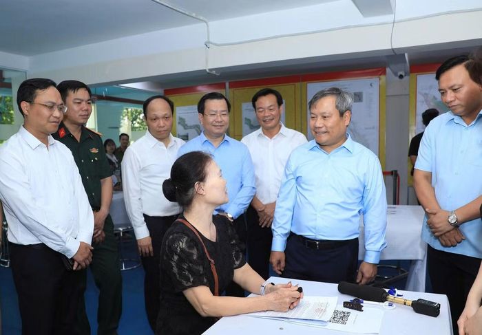 Chủ tịch UBND TP Hà Nội Vũ Đại Thắng đã có một số trao đổi với người dân về quy hoạch phân khu sông Hồng
