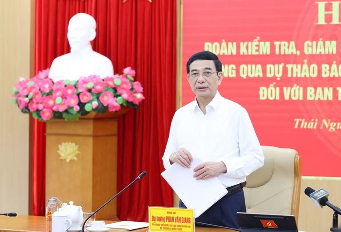 Đại tướng Phan Văn Giang, Ủy viên Bộ Chính trị, Phó Thủ tướng Chính phủ, Bộ trưởng Bộ Quốc phòng, phát biểu tại hội nghị.