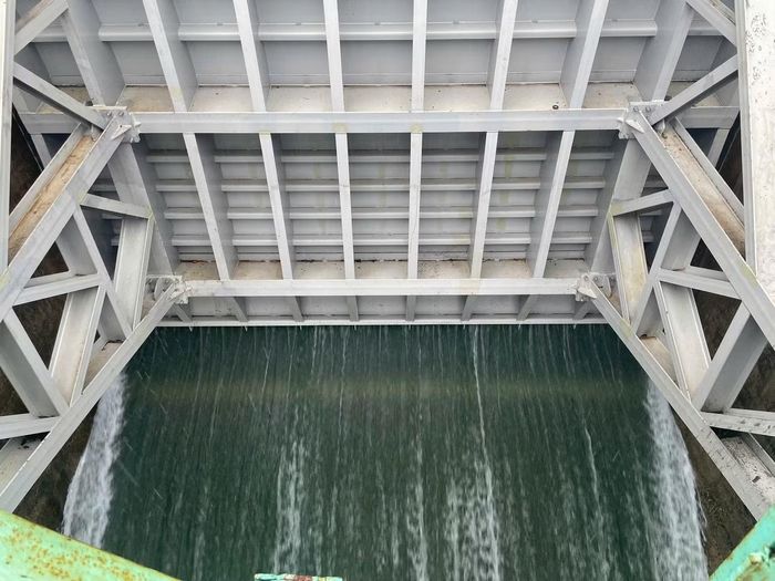 Hồ chứa nước ở Hà Tĩnh xả tràn trước thông báo mưa lớn.