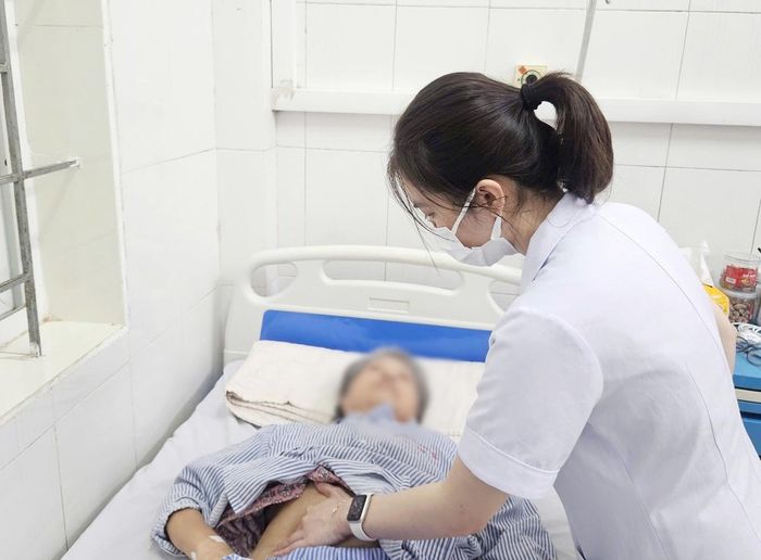 Cặp vợ chồng cao tuổi may mắn thoát nguy kịch nhờ can thiệp kịp thời.