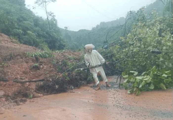Các địa bàn, tuyến đường được lưu ý gồm Đakrông, A Dơi, Ba Lòng, Lìa, Quốc lộ 15D, Đường tỉnh 586 và những khu vực đang chịu ảnh hưởng của mưa lũ.