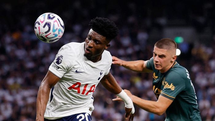 Trong thế trận bế tắc, Kudus được tung vào sân để làm mới hàng công Spurs
