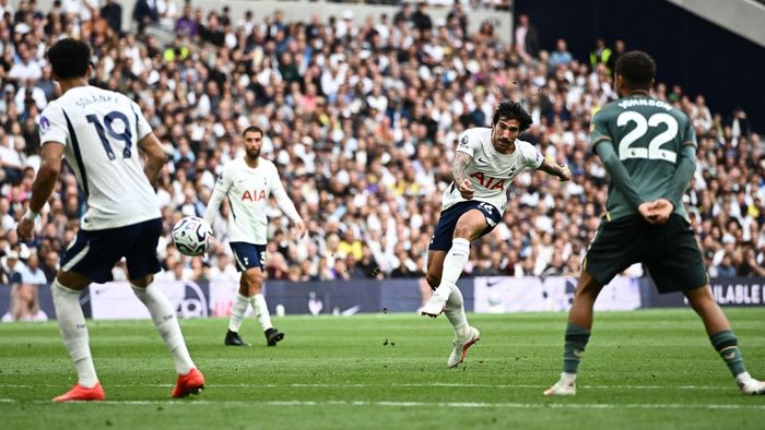 Họ liên tục uy hiếp và dứt điểm về phía khung thành Everton