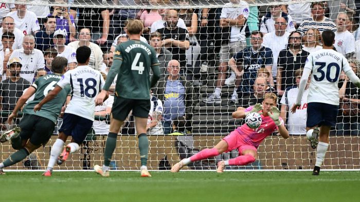 Sau khoảng 20 phút thi đấu, Everton dần lấy lại thế cân bằng