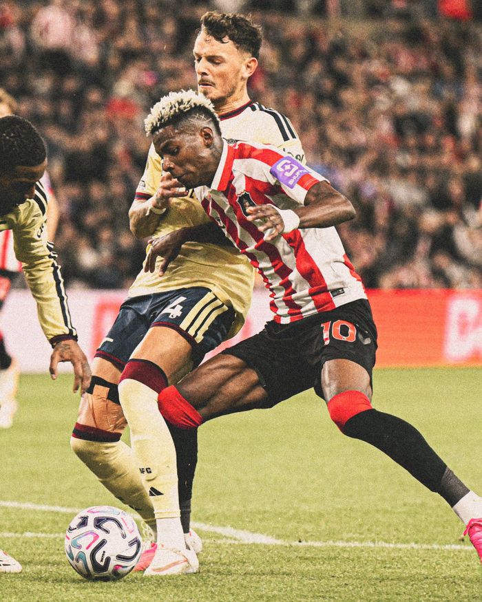 Quãng thời gian còn lại của hiệp hai, Sunderland cố gắng dồn lên tìm bàn gỡ nhưng bất thành