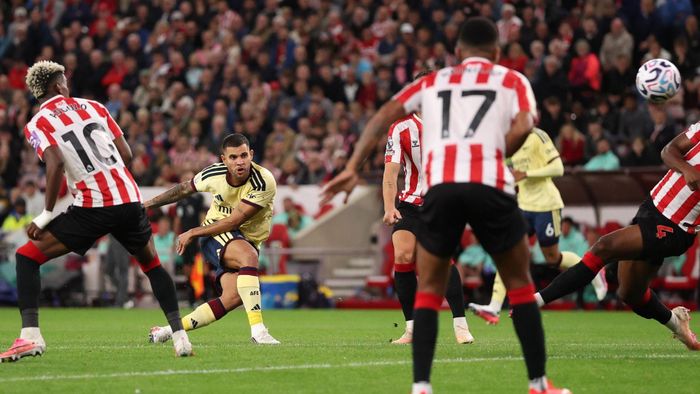 Ngay sau đó, Arsenal đáp trả với pha nã pháo tuyệt đẹp ghi bàn của tân binh Bruno Guimaraes