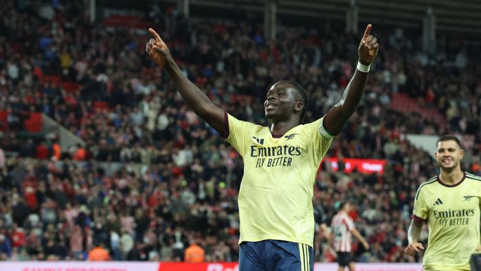 Bukayo Saka ấn định tỷ số 2-0 nghiêng về đội khách
