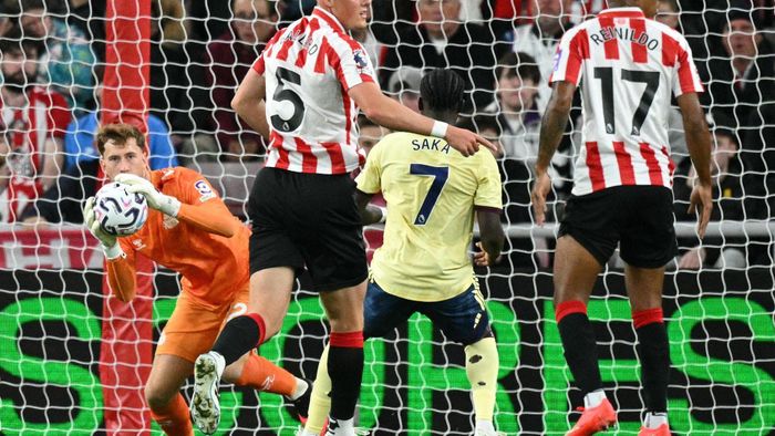 Thế công của Arsenal thiếu độ sắc sảo nên bị hàng thủ chủ nhà bẻ gãy