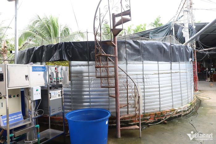 Mỗi bể có thể nuôi khoảng 5,5 tấn cá.