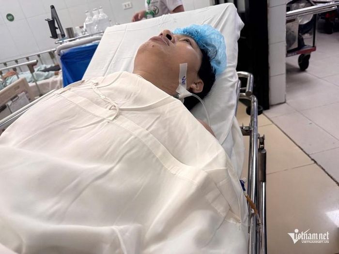 Anh Bắc vừa được phẫu thuật thay khớp háng bên trái với chi phí 80 triệu đồng, sau 3 tháng anh phải tiếp tục thay khớp háng bên phải nhưng gia đình không còn khả năng xoay xở tiền phẫu thuật 