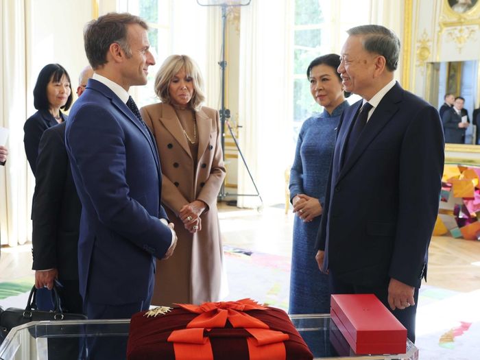 Tổng Bí thư, Chủ tịch nước Tô Lâm nhận Giải thưởng Hòa bình Quốc tế Lev Tolstoy và Huân chương Bắc đẩu bội tinh của Pháp. Ảnh: TTXVN, Điện Kremlin