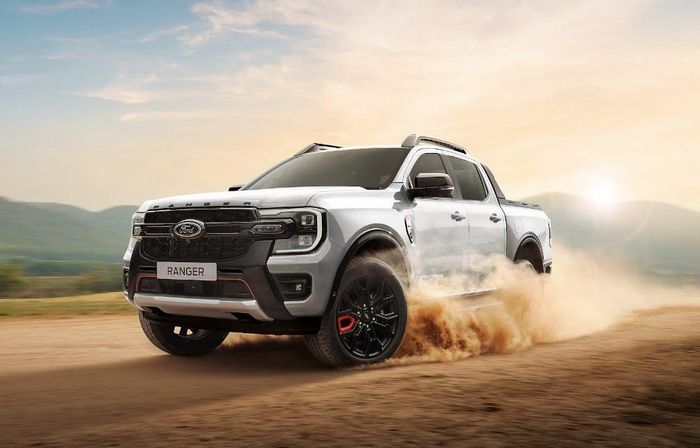 Ford Ranger và cả Hilux bị Triton cho 'hít khói' trong tháng 8. Ảnh: FVN