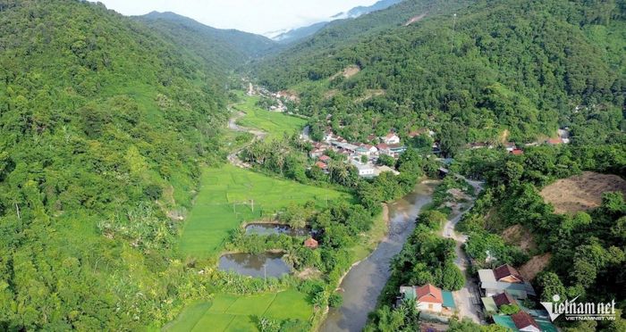 Trung tâm xã Yên Na nhìn từ trên cao. Ảnh: Thanh Hải