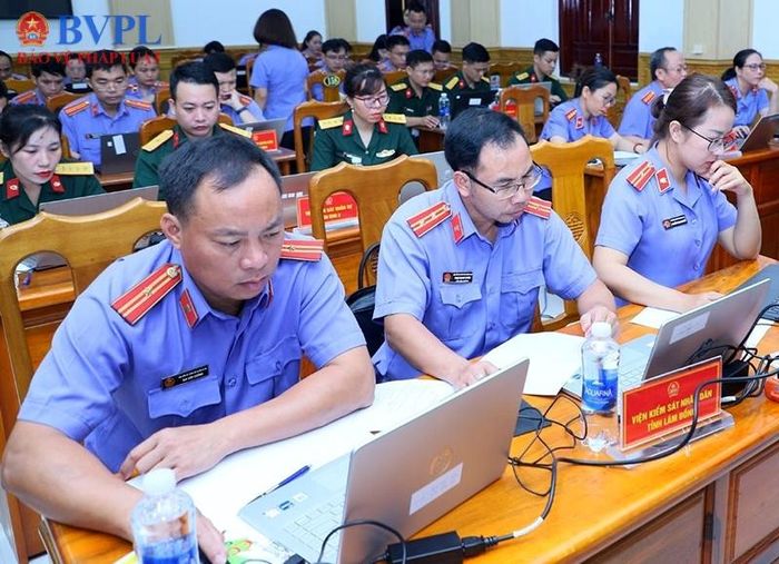Kiểm sát viên VKSND khu vực 4, tỉnh Lâm Đồng xây dựng báo cáo án bằng sơ đồ tư duy (ảnh minh họa).