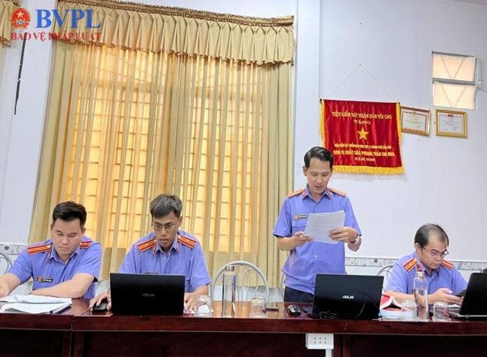  Các Kiểm sát viên tham gia trao đổi, thảo luận, đóng góp ý kiến tại buổi tập huấn.